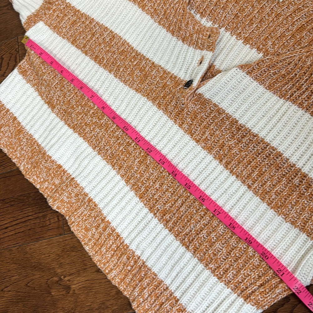American Eagle Striped Tan and White Women's Slightly cropped Sweater sz Small - Picture 6 of 8